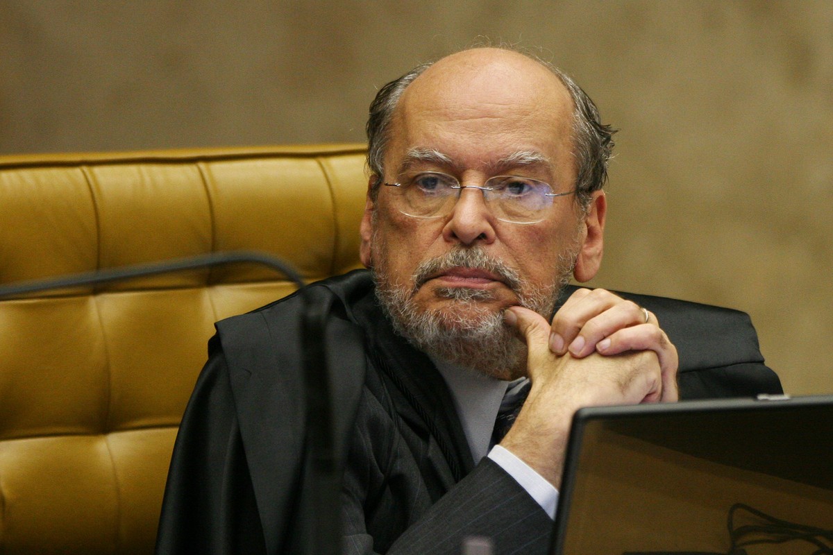 Familiares e autoridades velam corpo do ministro Sepúlveda Pertence no Supremo