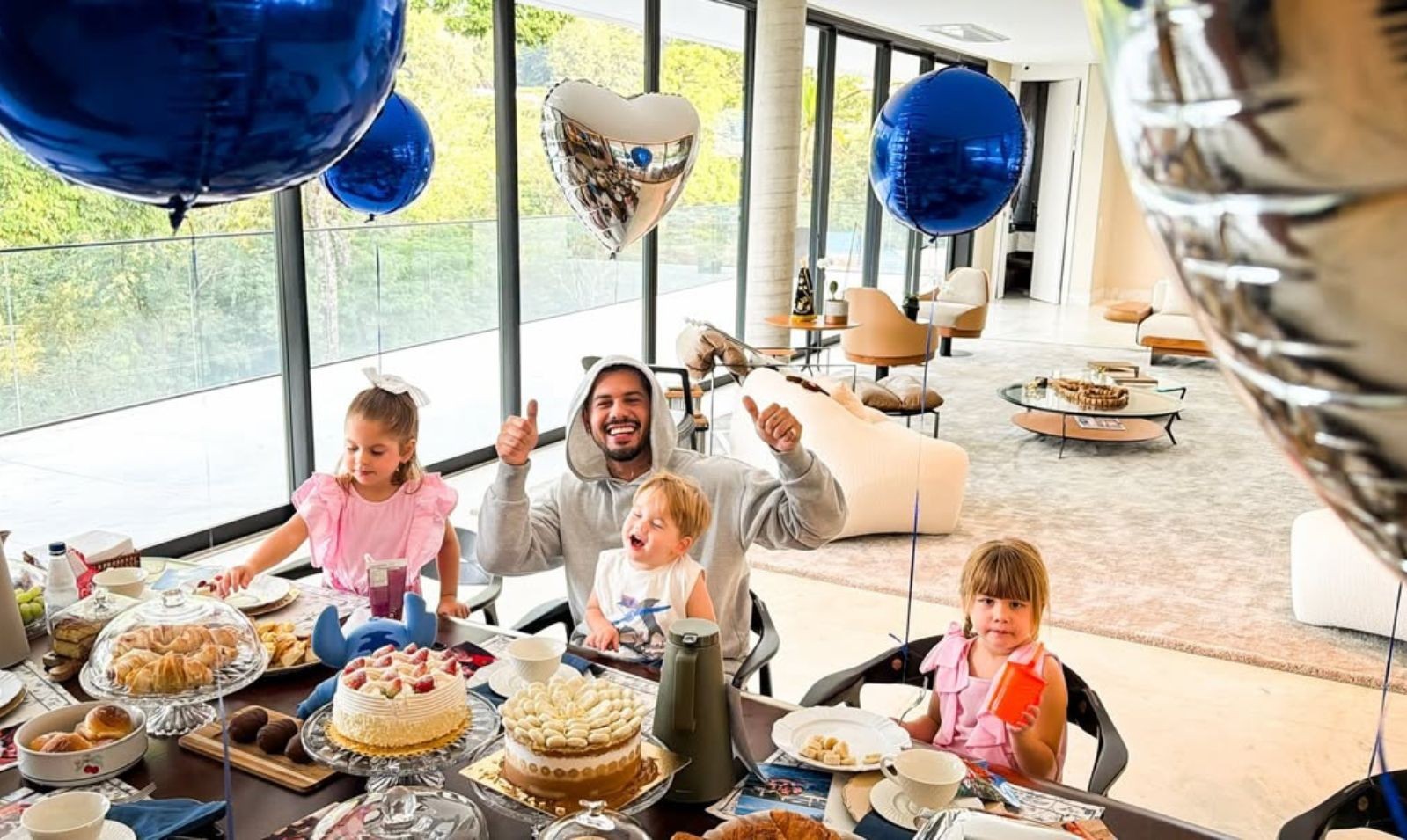 Zé Felipe comemora aniversário ao lado dos filhos: 'Grato a Deus por tudo'