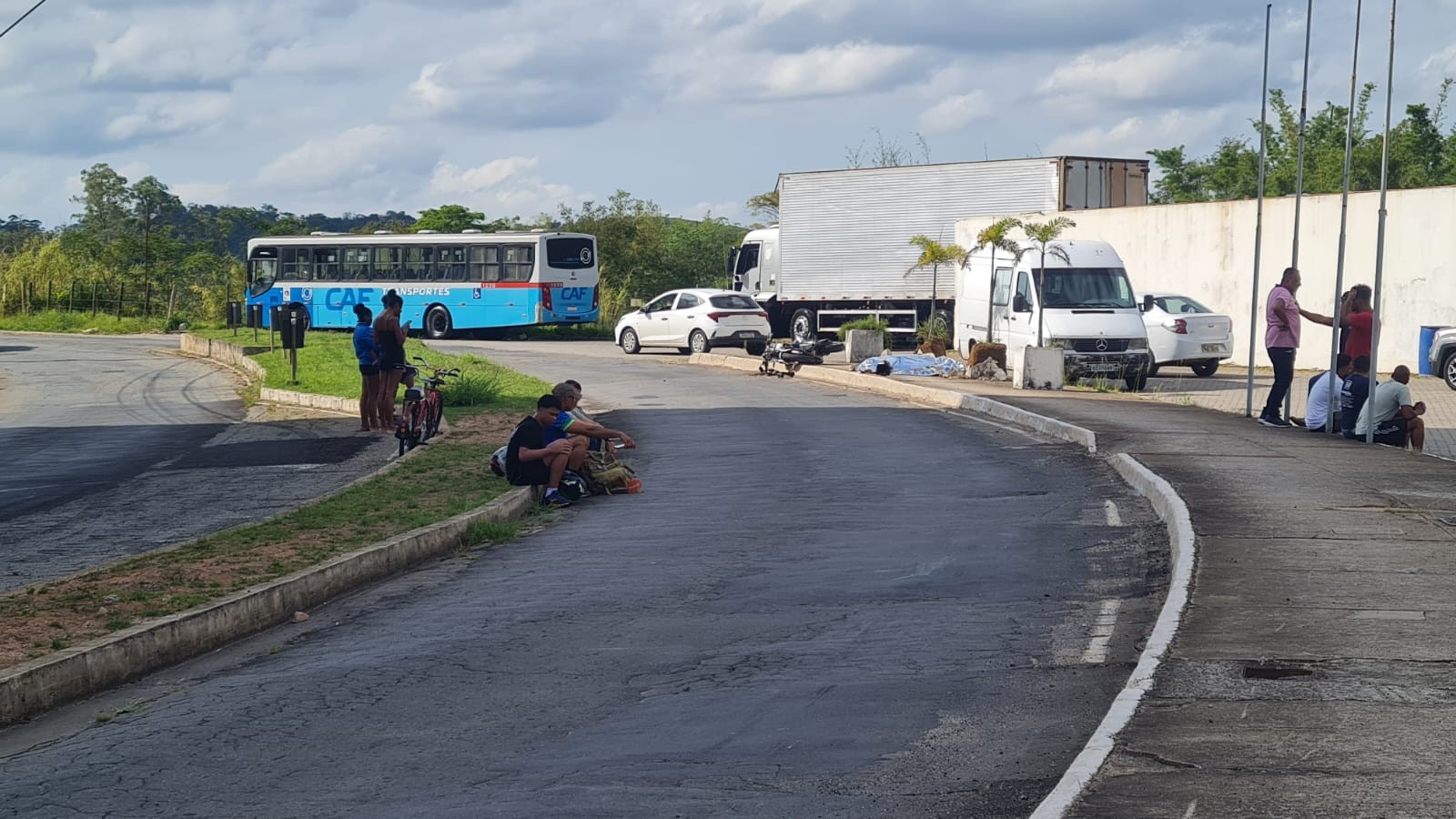 Motociclista morre na hora após bater contra árvore na Zona Norte de Juiz de Fora