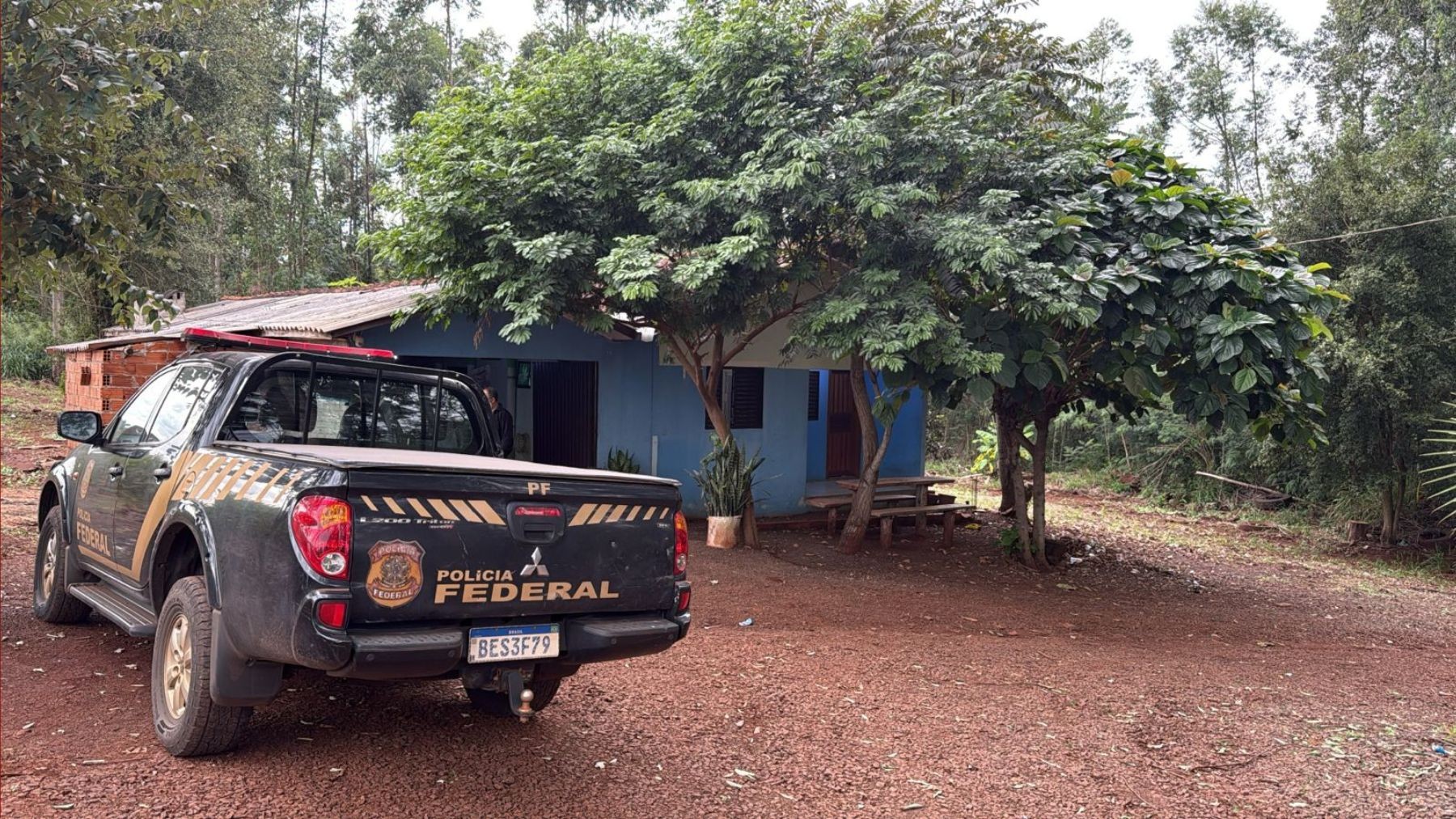 Mulher é presa no Paraná por atrair jovens estrangeiras para exploração sexual em boates com falsas promessas de trabalho
