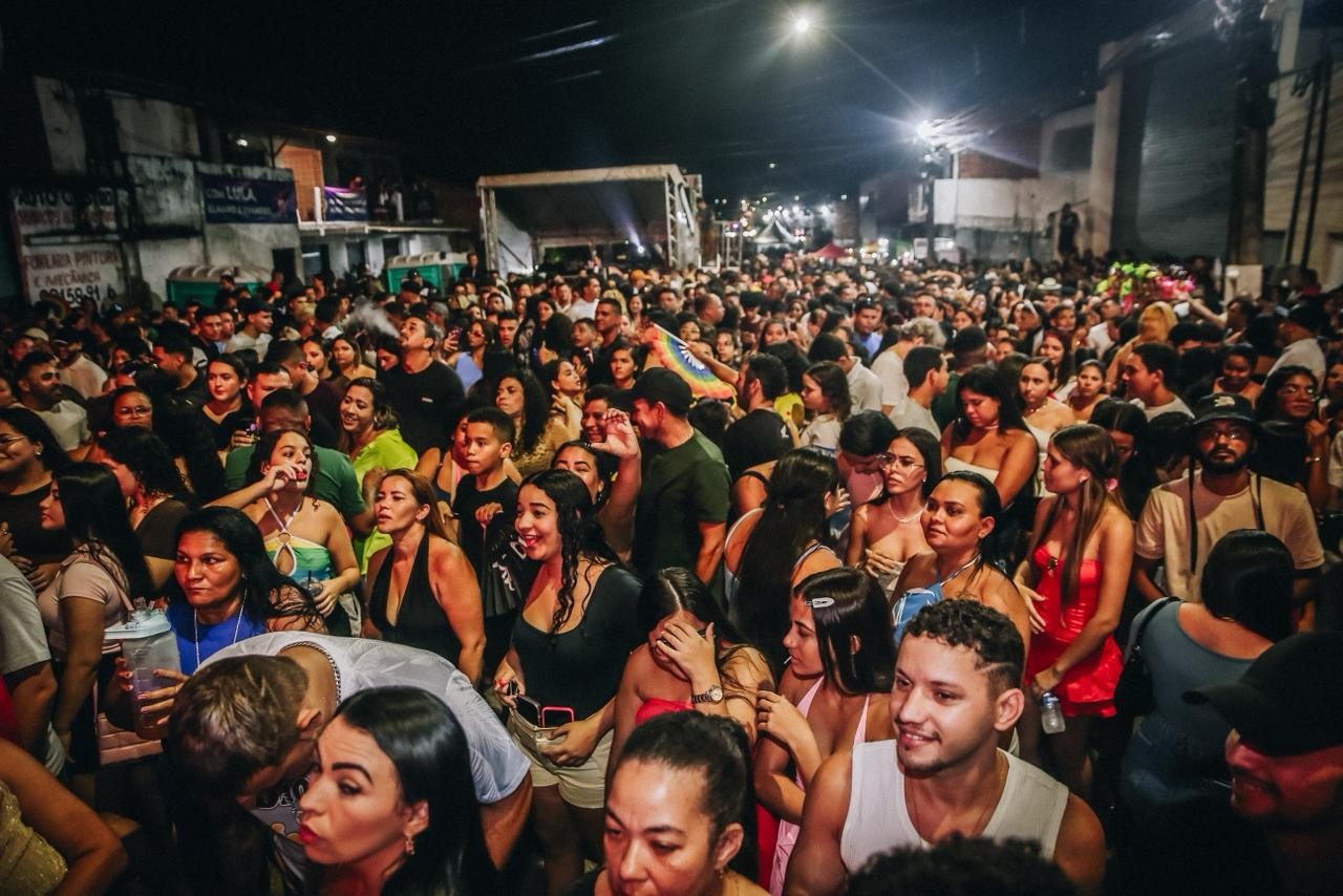 Com Felipe Amorim e Laninha Show, aniversário de Fortaleza anima Granja Portugal; veja imagens