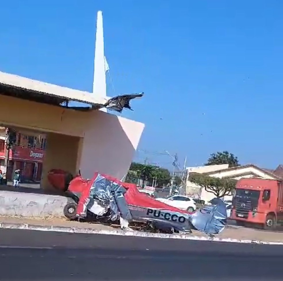 Avião cai na BR-316, na Zona Sul de Teresina — Foto: Reprodução