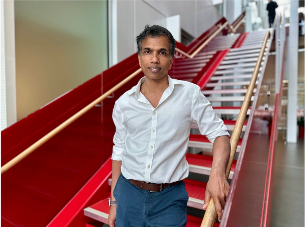 O professor Channa Jayasena recomenda mudanças no estilo de vida para melhorar a fertilidade. — Foto: BBC