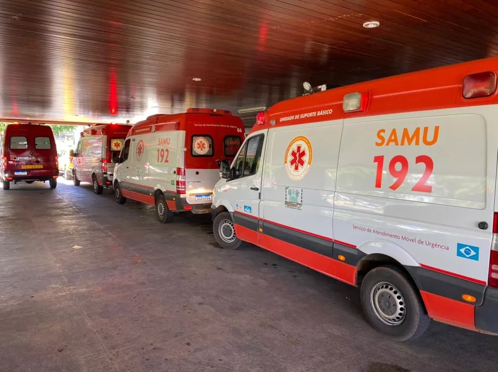 Ambulancia em Natal RN — Foto: Kléber Teixeira/Inter TV Cabugi
