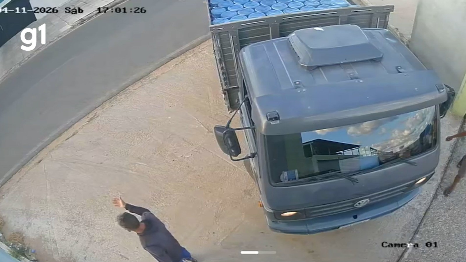 Motorista de caminhão é morto a tiros após discussão de trânsito em Petrolina; vídeo mostra crime