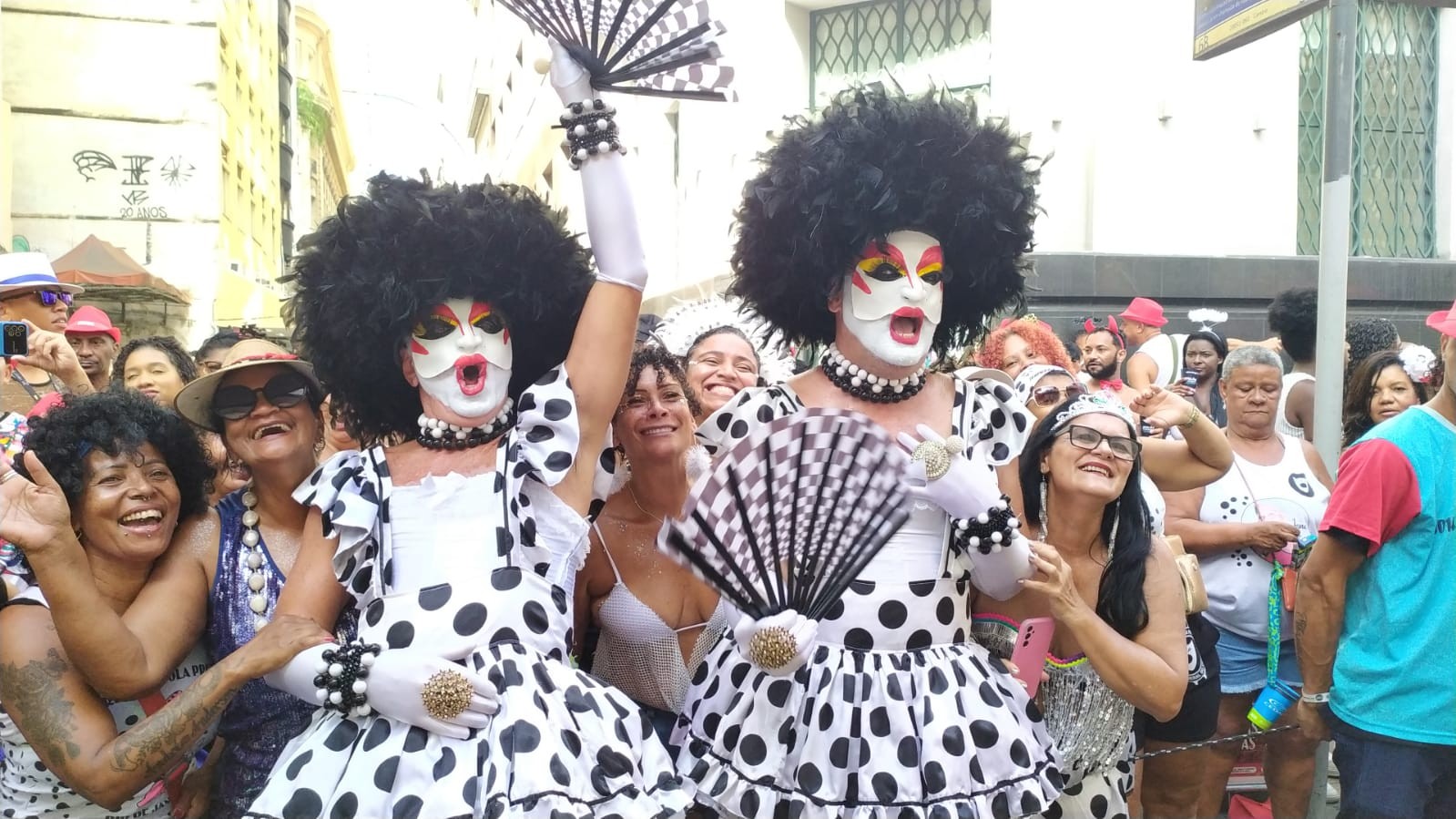 FOTOS: blocos arrastam multidão para as ruas do Rio neste sábado de carnaval