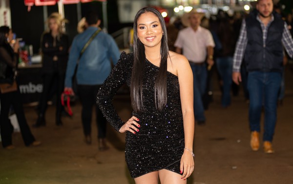 Barretos 2023: mulheres na Festa do Peão usam looks com muito brilho