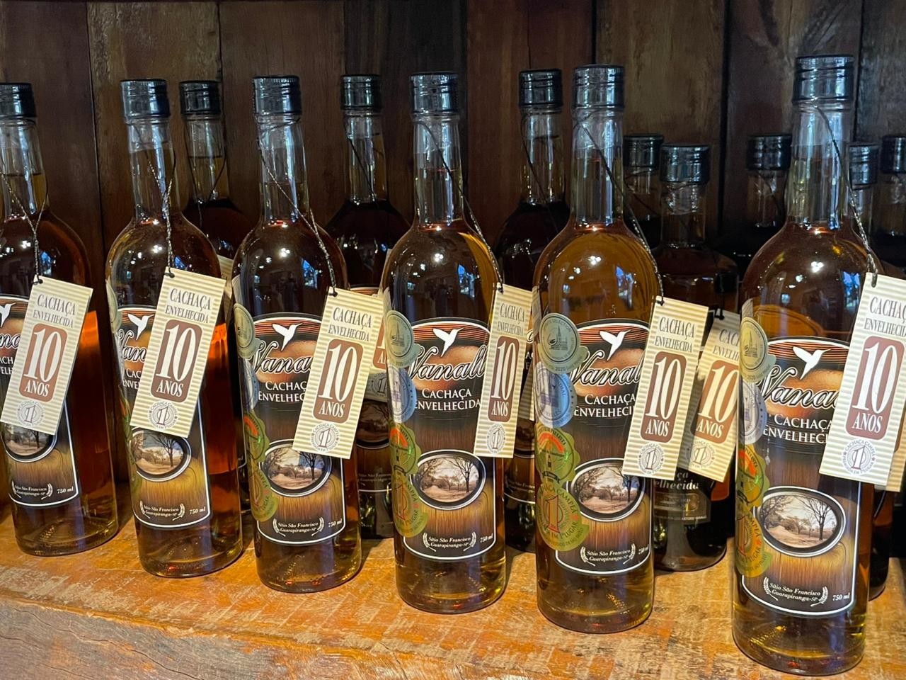 Uma dose de história: cachaça artesanal celebra 40 anos de tradição familiar