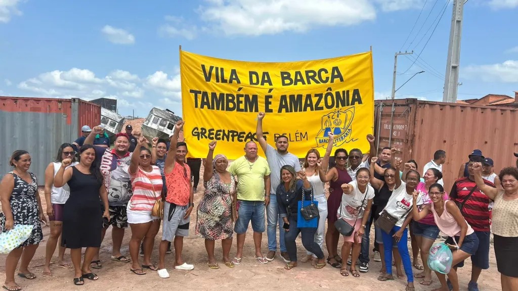 Empresa de embarcação bloqueia rua de acesso à Vila da Barca, em Belém, e moradores são impedidos de trafegar no local