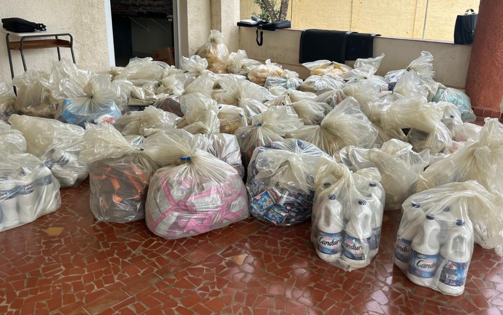 Vigilância Sanitária apreende duas toneladas de produtos vencidos em seminário de Pouso Alegre, MG