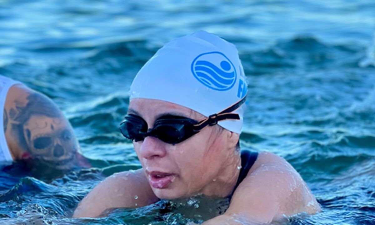 Escola de natação oferece vagas gratuitas para pessoas de baixa renda em Salvador; saiba detalhes