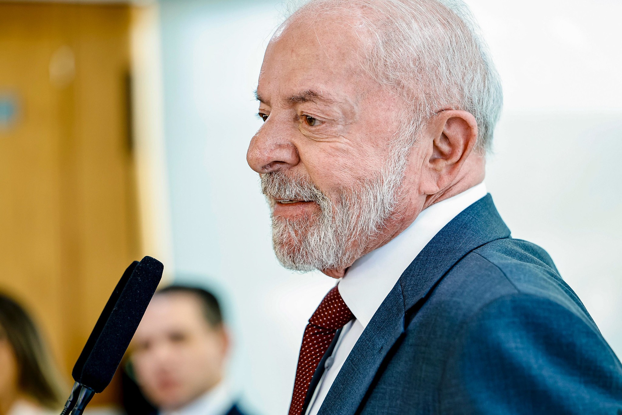 Em evento sobre IA em hospitais, Lula lembra atendimento após bater nuca: 'Espero que coloque coisa inteligente em Brasília'