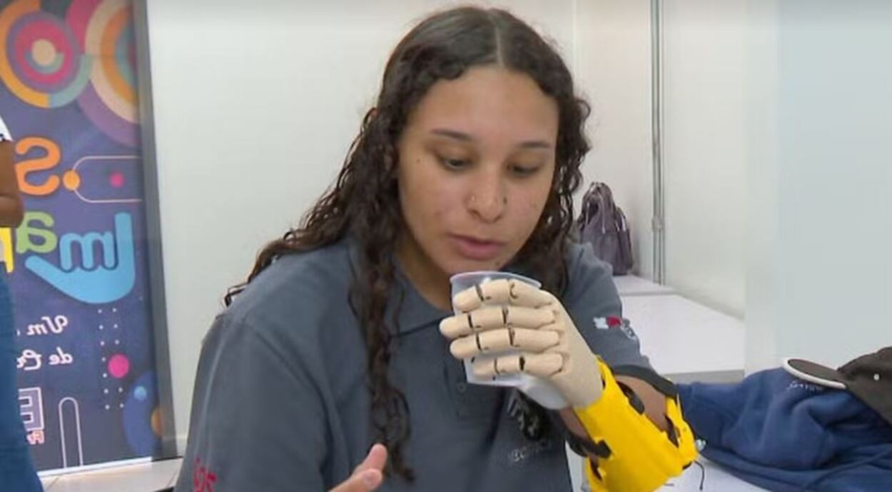 VÍDEO: alunos criam prótese de mão para colega com impressão 3D no interior de SP