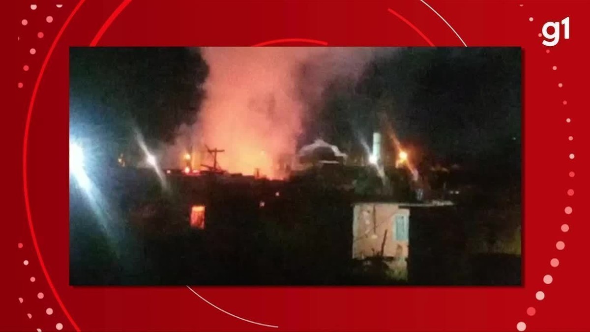 VÍDEO: Casa pega fogo em Barra Mansa