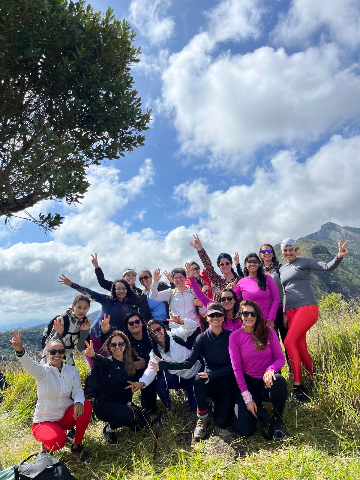 Guia de Petrópolis transforma trilhas na Serra dos Órgãos em experiências de bem-estar e acolhimento