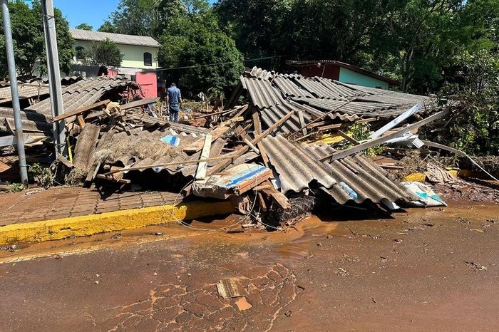 Barra do Rio Azul arrecada doações para reconstrução após inundação; saiba como ajudar