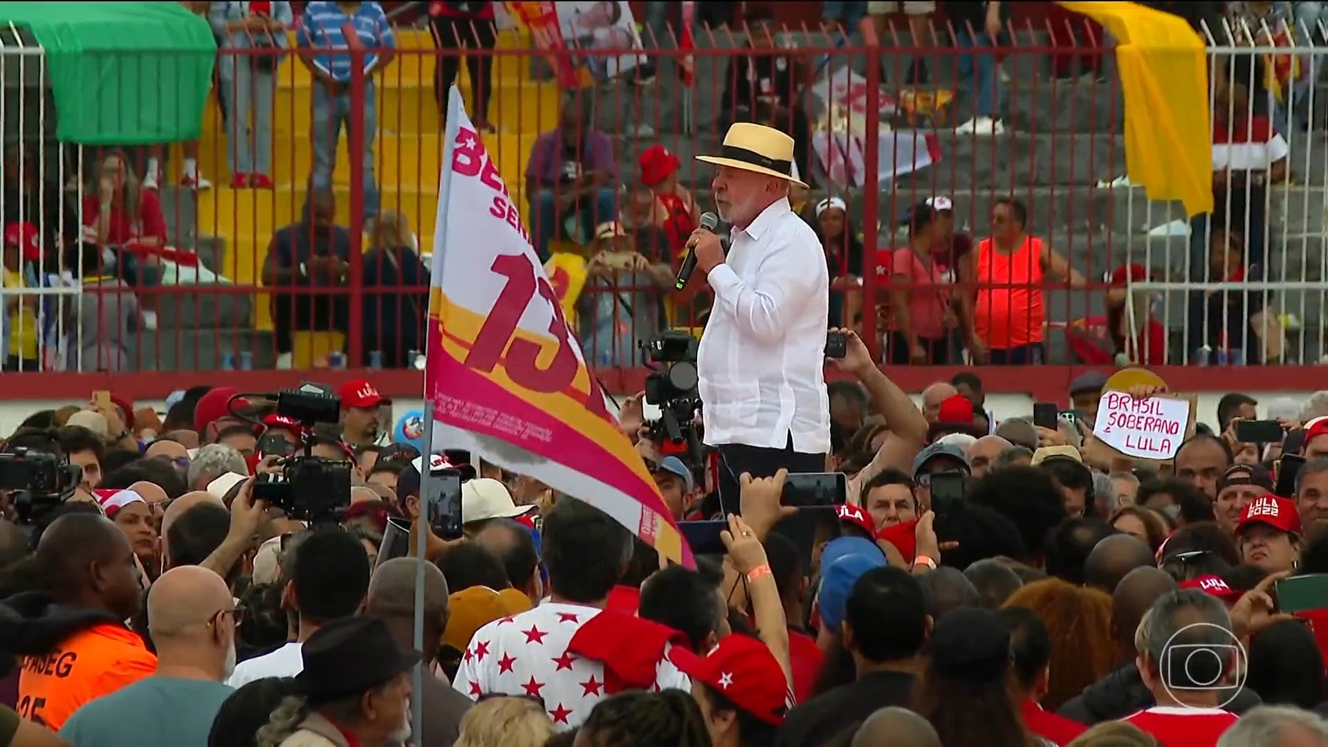 Presidente Lula, candidato à reeleição pelo PT, faz campanha na Zona Oeste do Rio