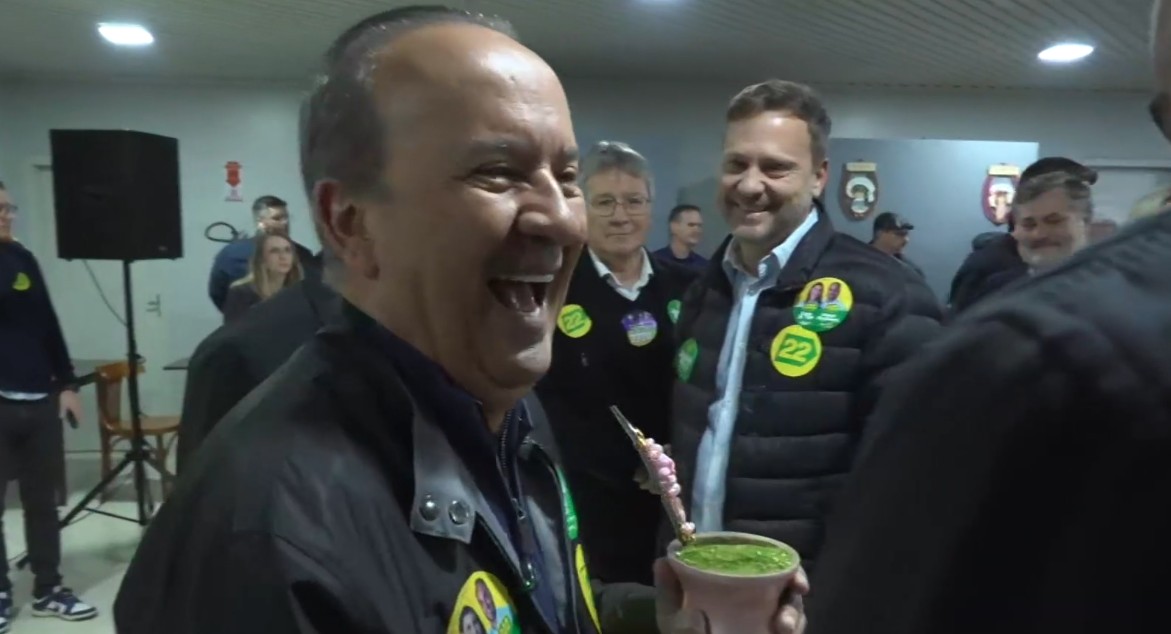 Eleições 2026 em SC: Jorginho Mello encontra apoiadores e visita clube de tênis no Norte