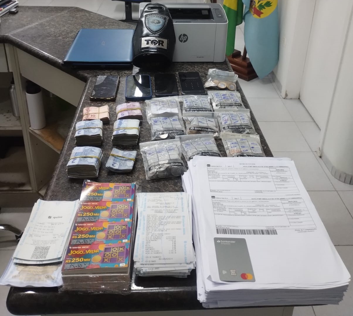 Trio suspeito de fraude de mais de R$ 1 milhão contra a Caixa é preso em Jacareí, SP