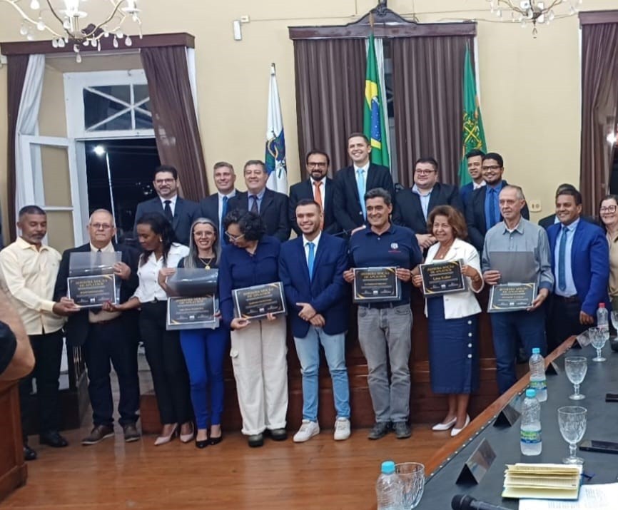 Diretora do CE São Bento é homenageada na câmara municipal de Paraíba do Sul