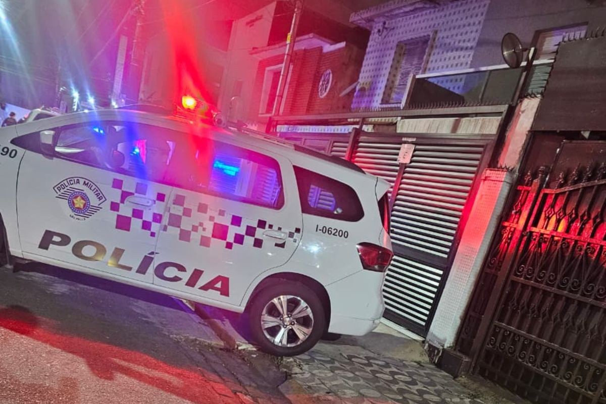 Feto é encontrado ao lado de lixeira no litoral de SP
