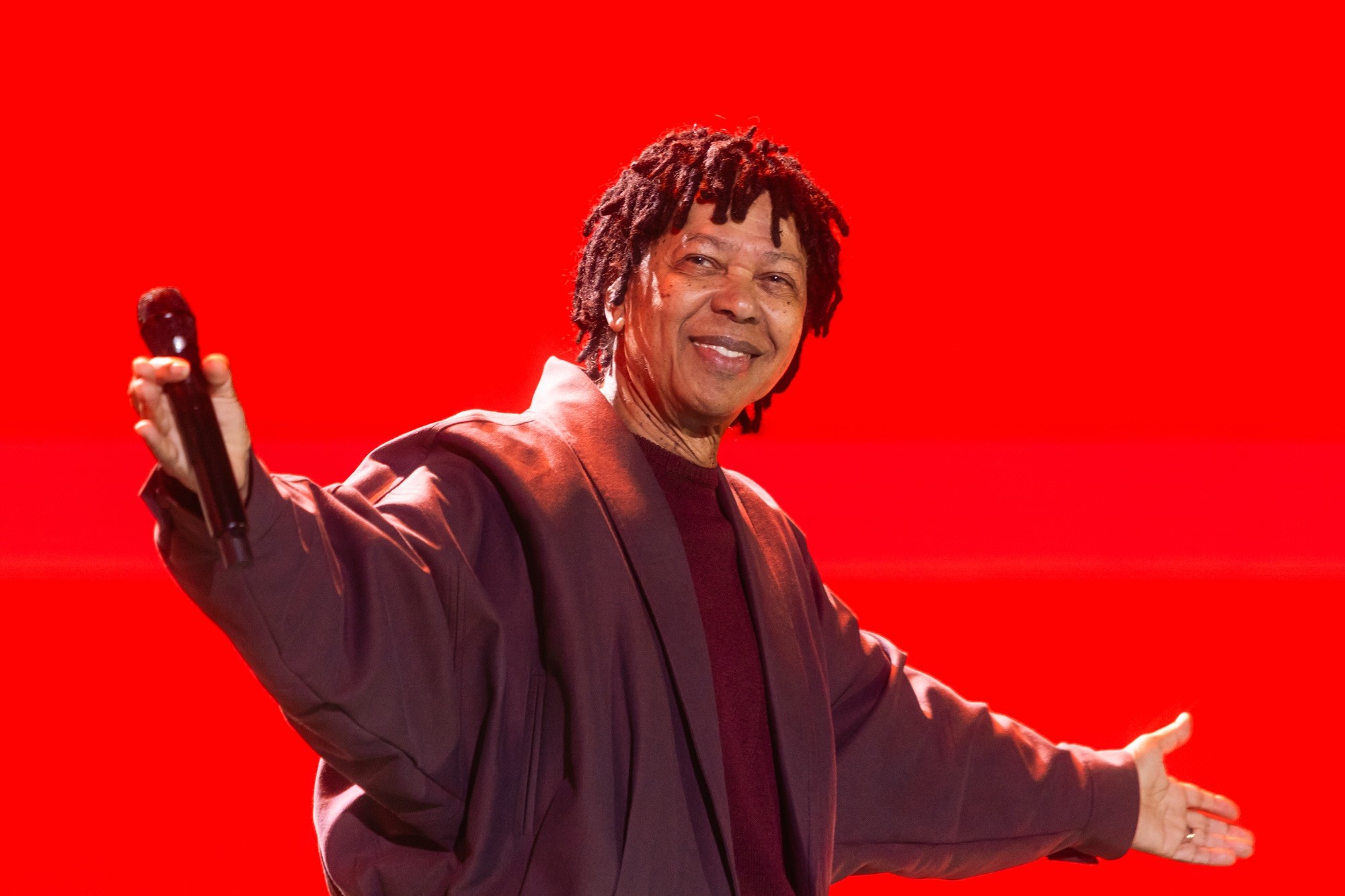 Djavan inclui alguns 'lados B' no roteiro (inteiramente autoral) de sucessos do show de 50 anos de carreira do artista