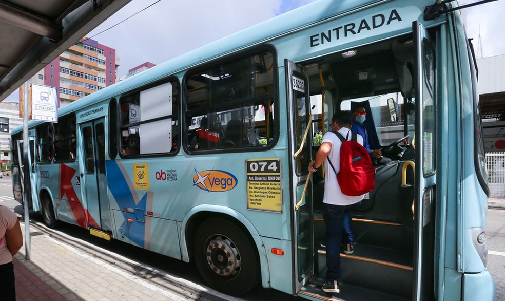 Ônibus de Fortaleza — Foto: SVM