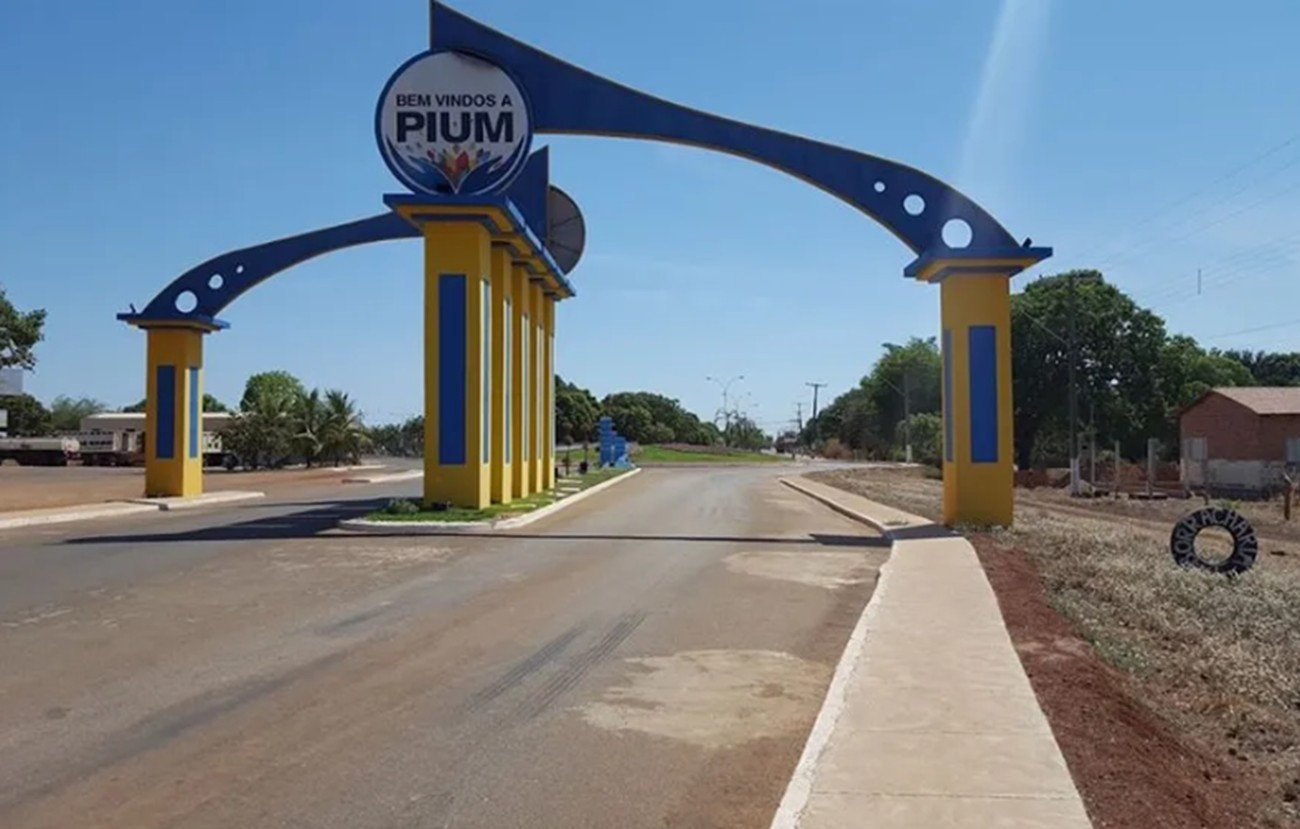 Ex-companheiro descumpre medida protetiva e arrasta mulher com carro, diz PM