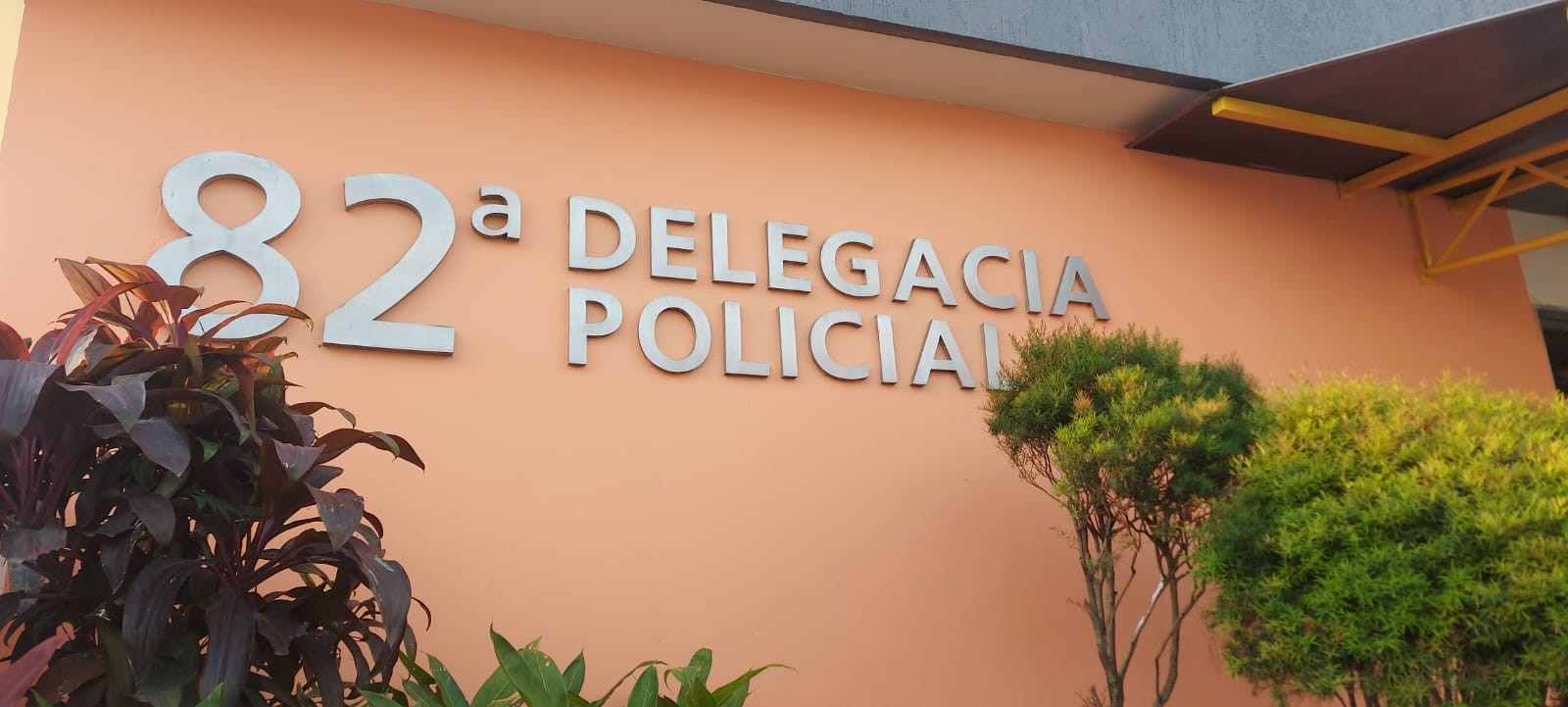 Homem é preso suspeito por abusar de enteado de 10 anos; criança enviou pedido de socorro à mãe em Maricá