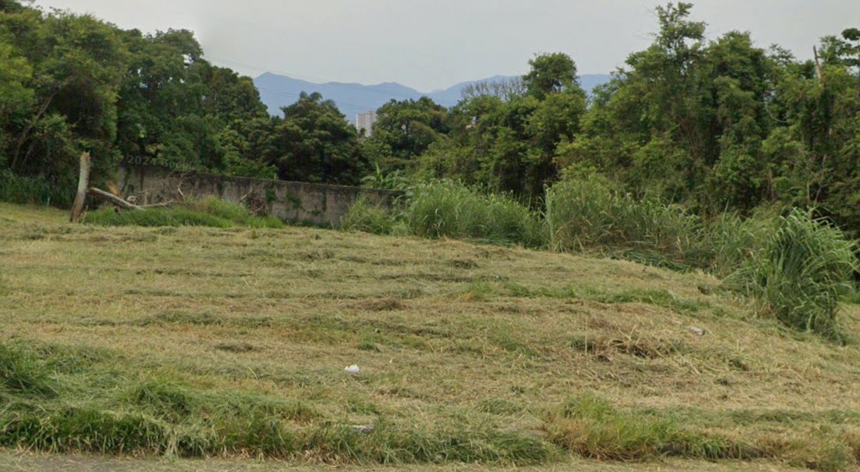 Polícia investiga assassinato de homem encontrado amarrado a árvore em área de mata em Taubaté