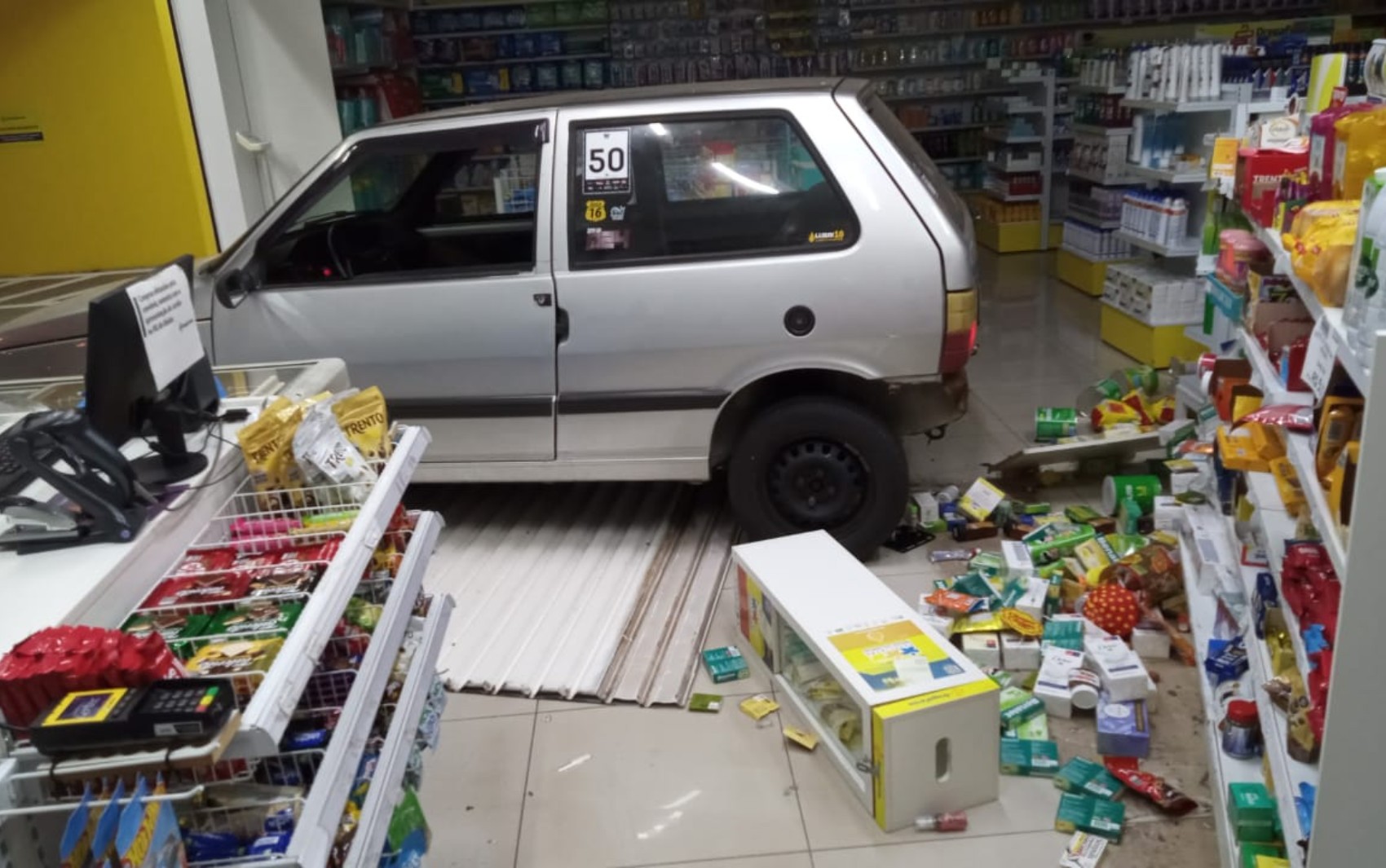 Ladrão invade farmácia com carro em marcha à ré, furta produtos e abandona veículo em Franca, SP; VÍDEOon abril 27, 2024 at 6:26 pm
