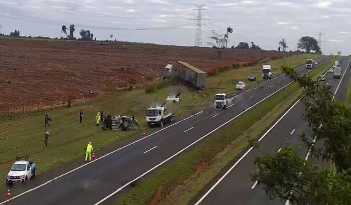Motorista morre após ter carro atingido por caminhão que desviava de animal em rodovia de Pederneiras