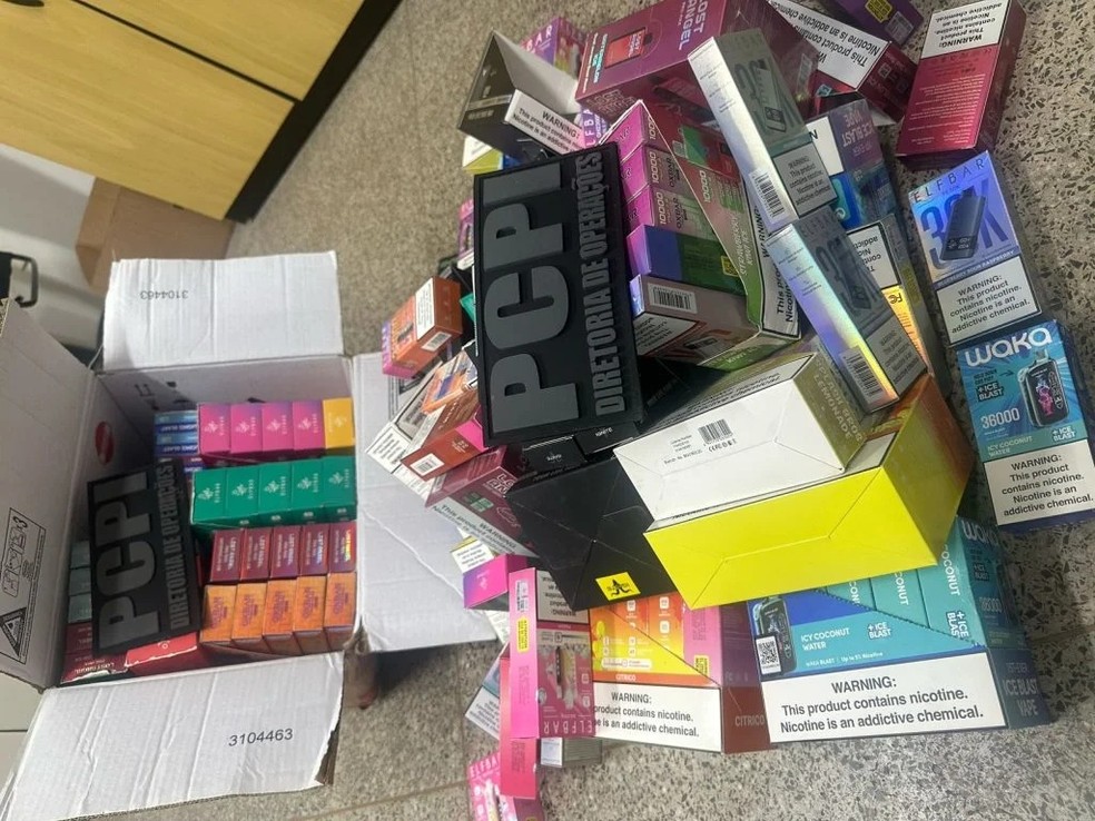 Quase 200 cigarros eletrônicos são apreendidos em casa que funcionava como 'centro de distribuição' na Zona Sul de Teresina — Foto: Divulgação/Polícia Civil