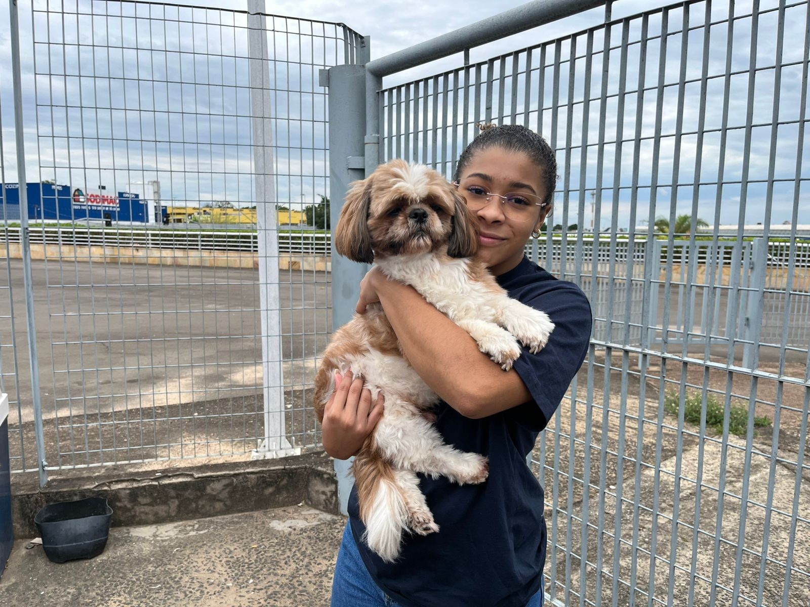 Estudante sonha com vaga em direito e leva cachorro de estimação em dia de exatas no Enem: 'meu apoio moral'