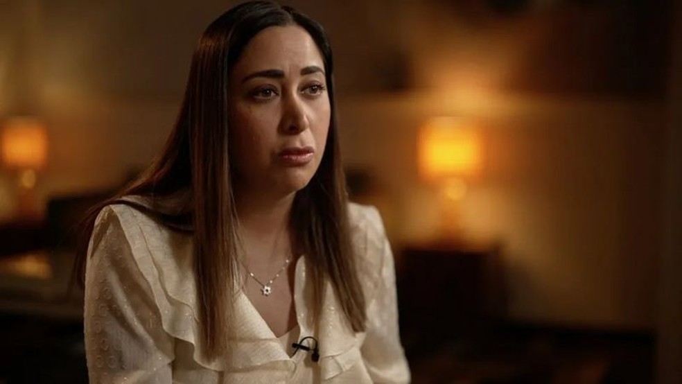 May Golan: 'Nos cinco primeiros dias, ainda tínhamos terroristas em território israelense. E havia centenas, centenas de corpos em toda parte.' — Foto: DAVE BULL via BBC
