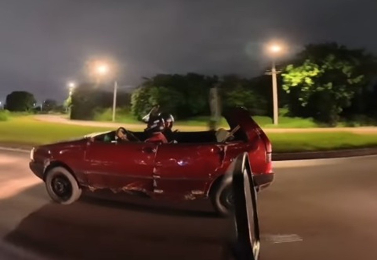 Carro com teto arrancado e homens de capacete é flagrado na BR-101, no Recife; VÍDEO