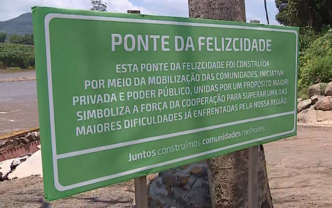 Prefeitura avalia danos de ponte destruída por correnteza no RS 