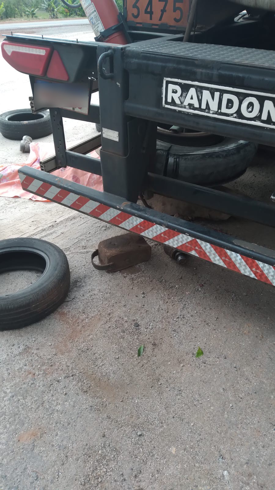 Homem morre esmagado ao trocar pneu de carreta na BR-070 em MT