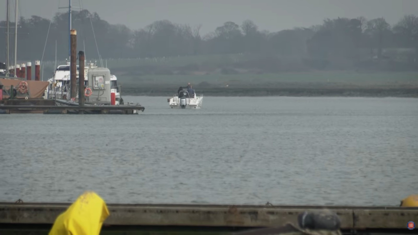 Brasileira desaparecida na Inglaterra desatracou barco após tentar ligação direta e ficou à deriva, diz polícia