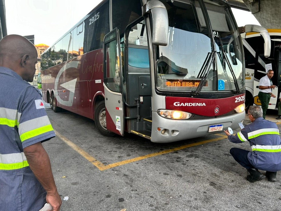 Operação Ponto Final termina segundo dia de fiscalização com 13 ônibus da Gardenia retirados de circulação — Foto: Danielle Formaggio