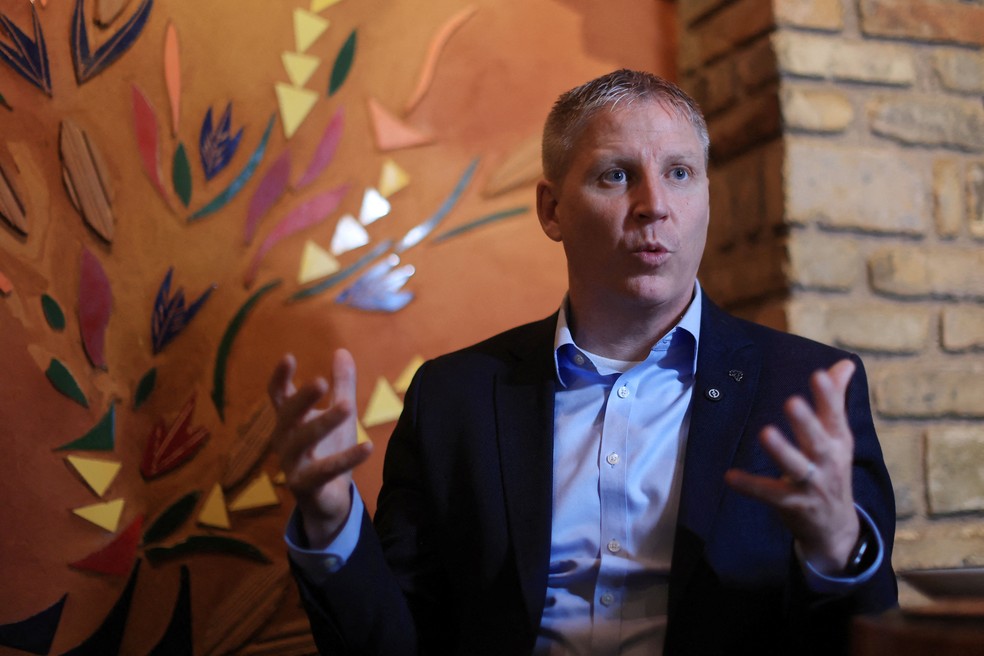O CEO da Azul, John Rodgerson, fala sobre prováveis cortes de voos e destinos — Foto: REUTERS/Pilar Olivares