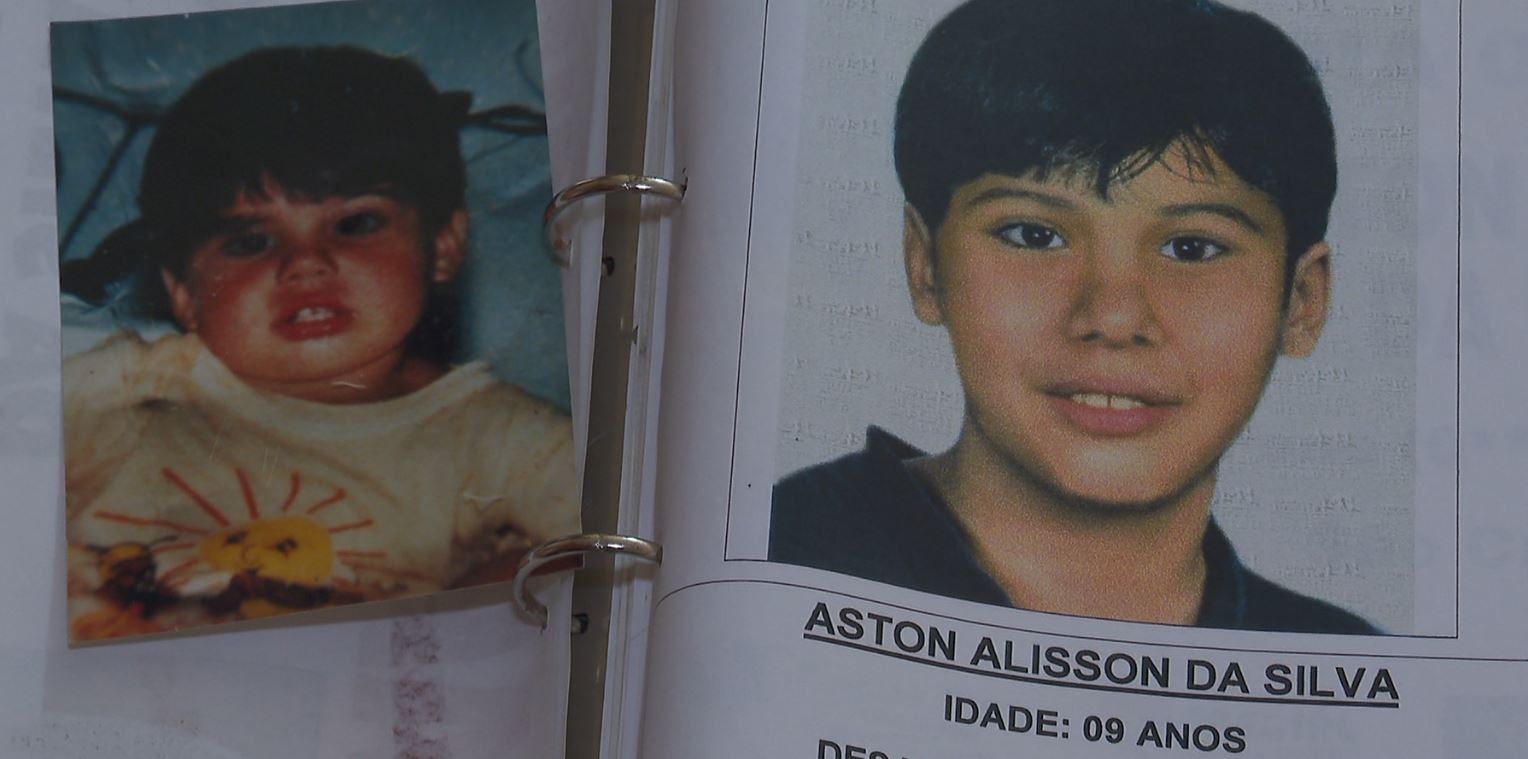 Desaparecimento do menino Aston completa 30 anos e mãe mantém esperanças: 'ele vai aparecer'