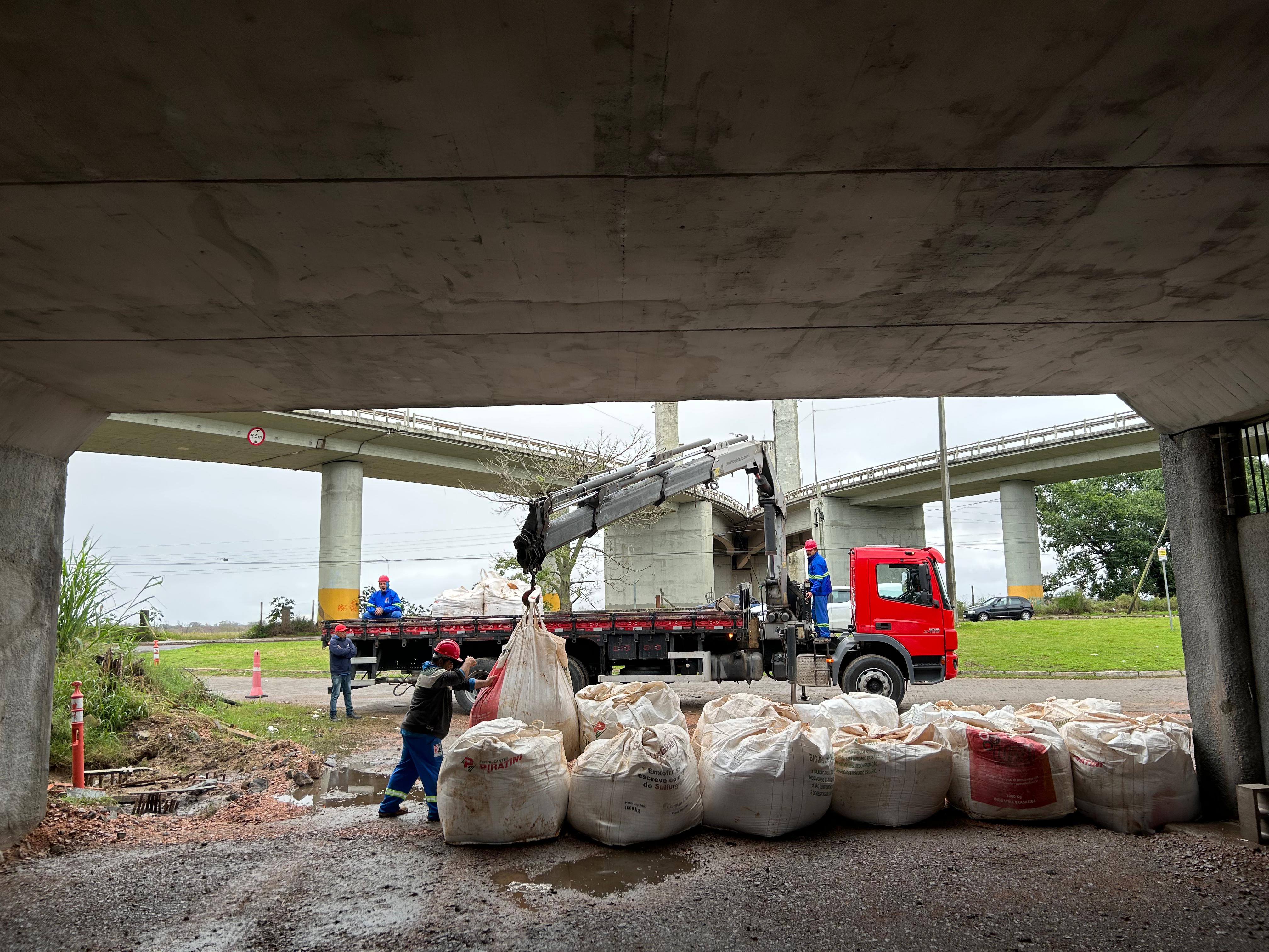 Porto Alegre inicia fechamento de três comportas para evitar cheias, informa prefeitura