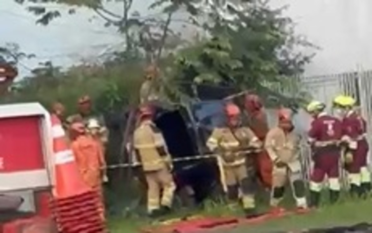 Acidente entre carro e caminhão deixa mulher ferida na BR-393, em Barra Mansa