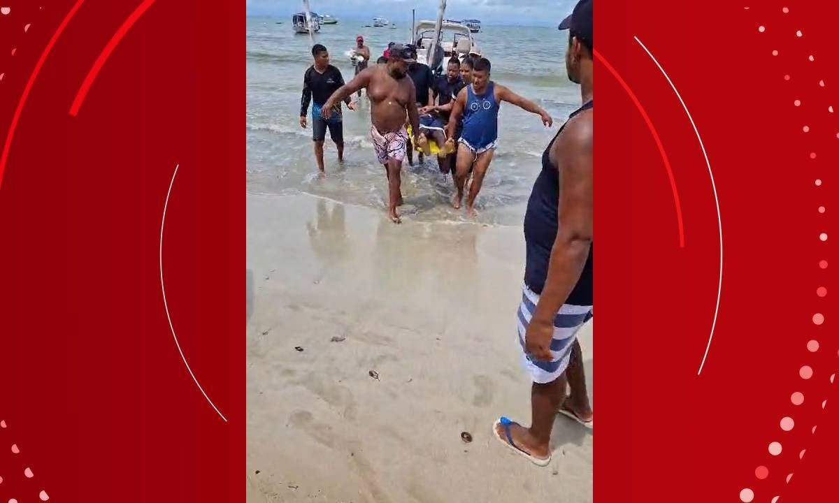 Duas pessoas ficam feridas após  lancha naufragar em destino turístico da Bahia