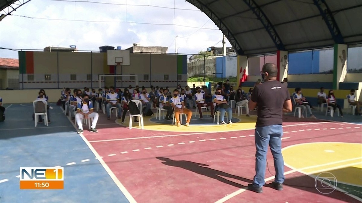 Alunos Do Ensino Fundamental Nas Escolas Municipais Do Recife Voltam Para As Salas De Aula