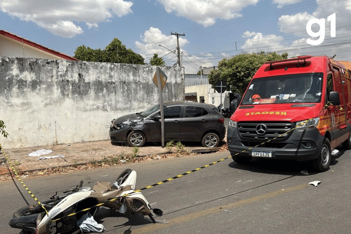 Adolescente de 15 anos em moto morre esmagado entre carro e muro em MT; vídeo