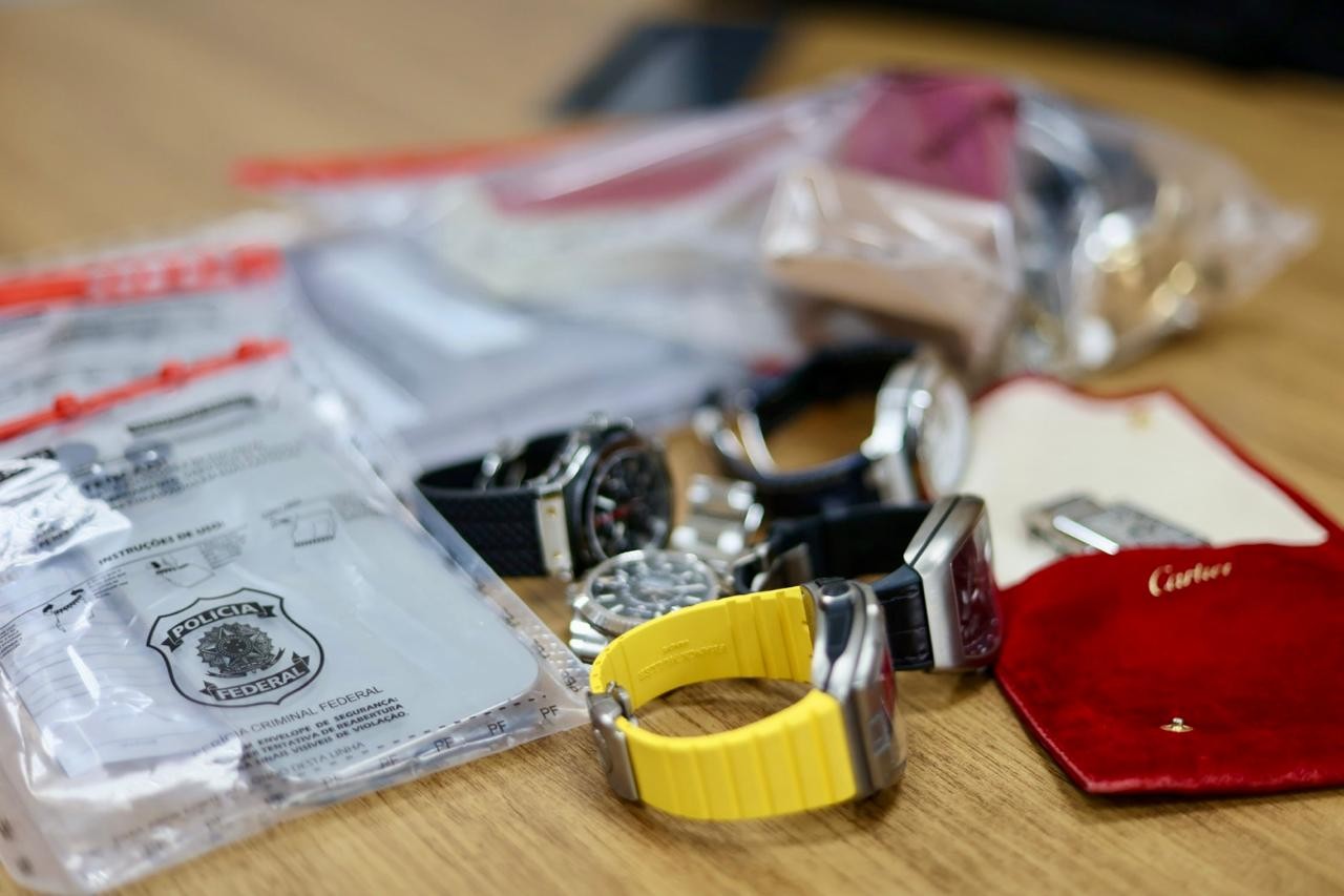 PF apreende helicóptero, joias e bloqueia R$ 24 milhões em investigação de mineração ilegal no PA