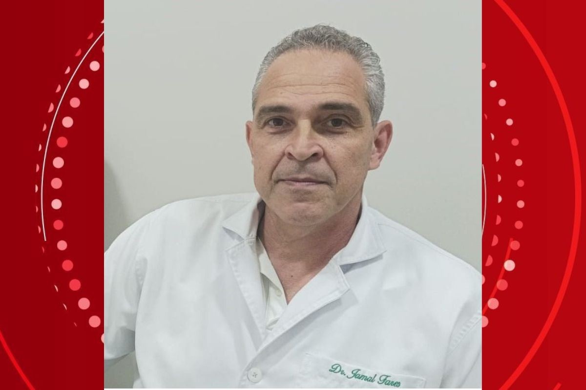 Médico é preso por apresentar atestados falsos em unidades de saúde do SUS para trabalhar em hospital privado, no Paraná