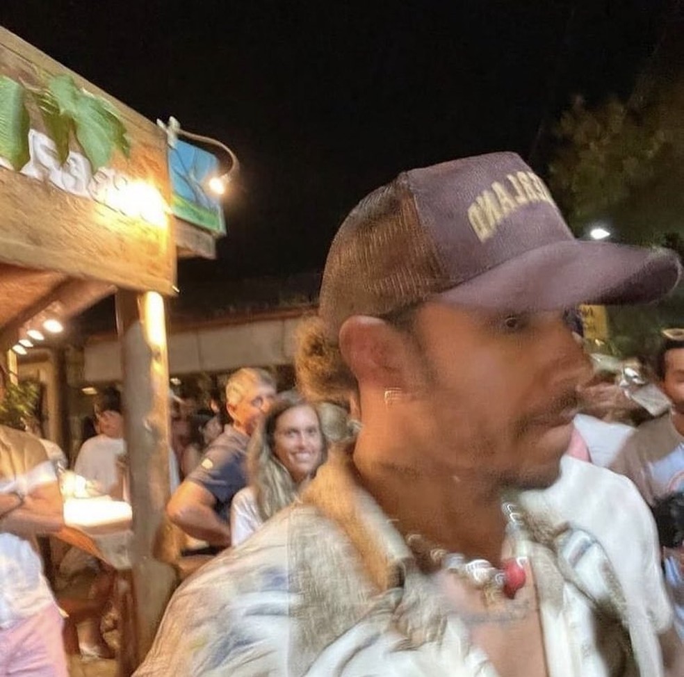 Hamilton curte festa na Bahia — Foto: Redes sociais